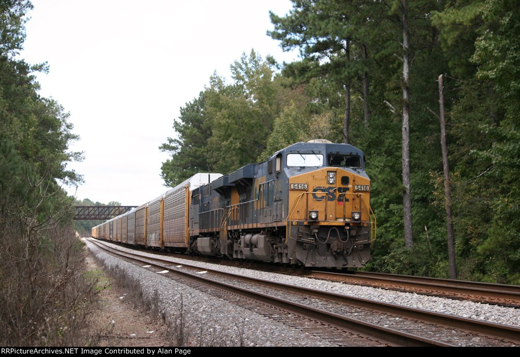 CSX 5416 waits for green